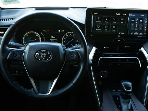 Used 2021 Toyota Venza Limited image 26