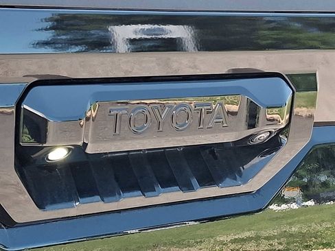 Used 2024 Toyota Tundra Platinum AWD/4WD image 29