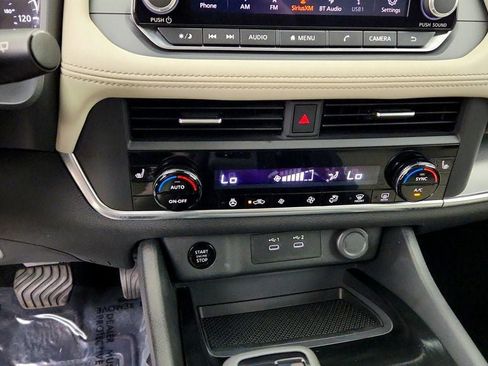 Used 2024 Nissan Rogue SV w/ SV Premium Package FWD image 17