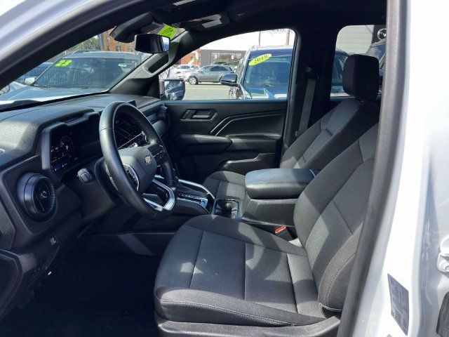 Used 2025 Chevrolet Colorado W/T w/ Advanced Trailering Package AWD/4WD image 14