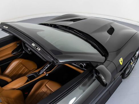 Certified 2019 Ferrari Portofino image 18