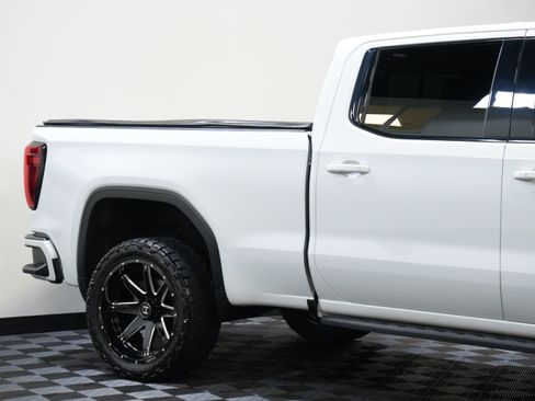 Used 2022 GMC Sierra 1500 AT4 w/ AT4 Premium Package AWD/4WD image 13