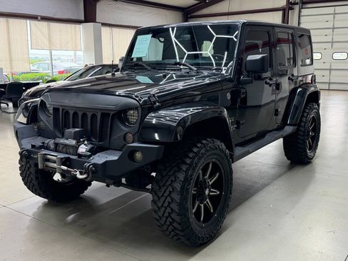 Used 2017 Jeep Wrangler Unlimited Sahara w/ Dual Top Group AWD/4WD image 5