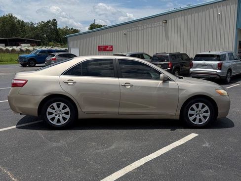 Used 2009 Toyota Camry XLE FWD image 2