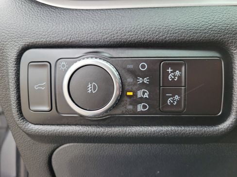 Used 2023 Ford Explorer XLT w/ Equipment Group 202A image 23