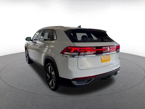 Used 2025 Volkswagen Atlas Cross Sport SE FWD image 16