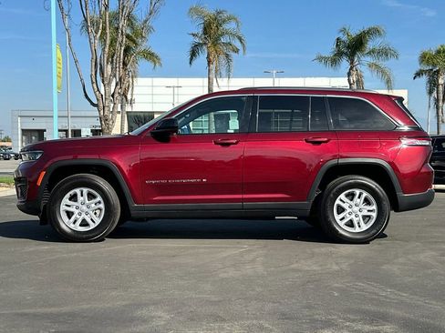Used 2023 Jeep Grand Cherokee Laredo AWD/4WD image 6
