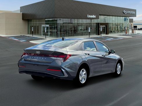 New 2026 Hyundai Elantra SE w/ Cargo Package image 7