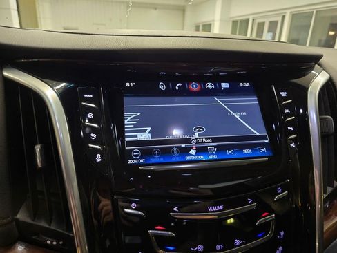 Used 2019 Cadillac Escalade Luxury AWD/4WD image 24