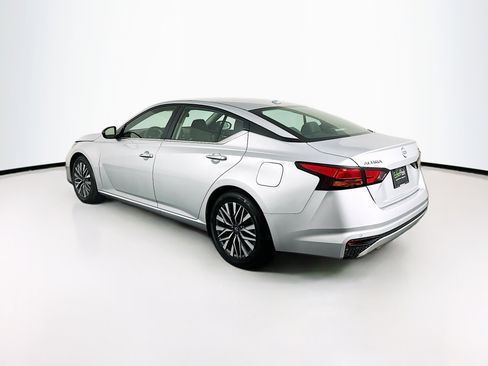 Used 2024 Nissan Altima 2.5 SV image 5