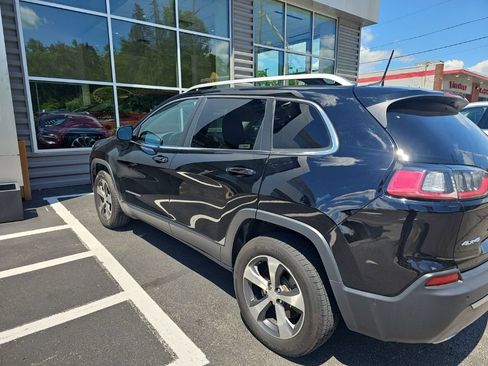 Used 2019 Jeep Cherokee Limited w/ Luxury Group AWD/4WD image 8