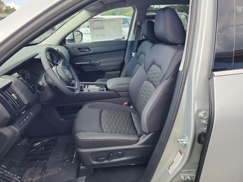 New 2025 Nissan Pathfinder SV w/ Black Appearance Package image 11