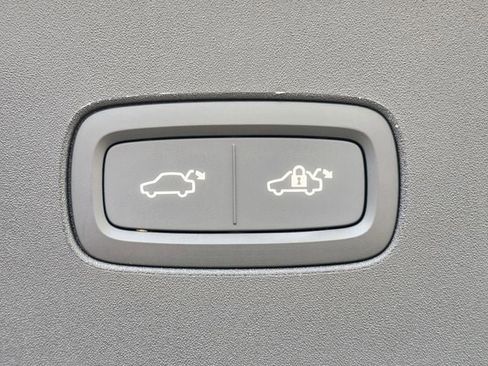 New 2025 Volvo EX90 Ultra w/ Protection Package Premier image 17