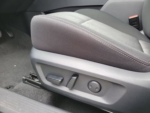 Used 2025 Nissan Rogue SV AWD/4WD image 12