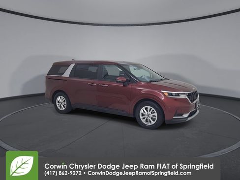 Used 2023 Kia Carnival LX FWD image 2