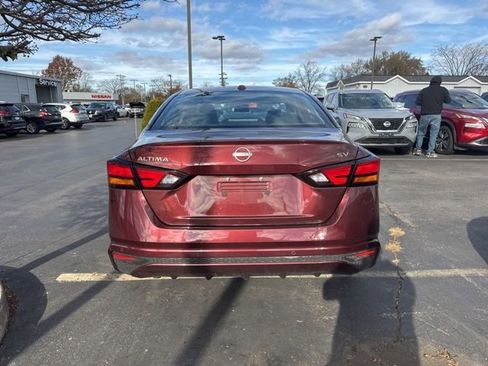 Used 2024 Nissan Altima 2.5 SV image 3