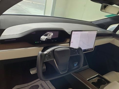 Used 2023 Tesla Model X image 4