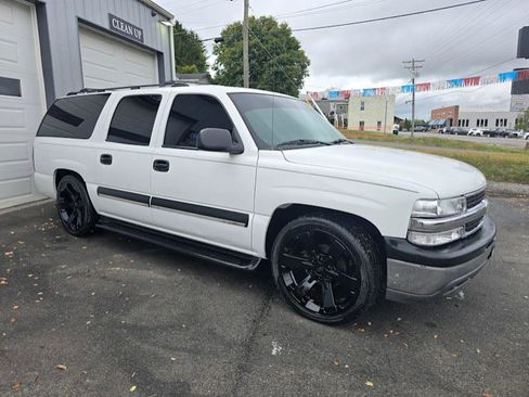Used 2003 Chevrolet Suburban LS w/ LS Preferred Equipment Group image 3