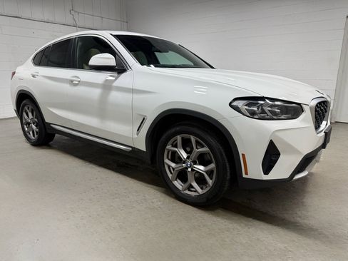 Used 2023 BMW X4 xDrive30i w/ Premium Package AWD/4WD image 3