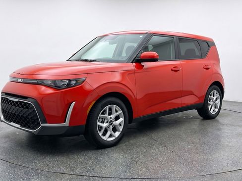 Used 2025 Kia Soul LX w/ LX Technology Package FWD image 3