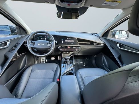Certified 2025 Kia Niro EX Touring FWD image 10