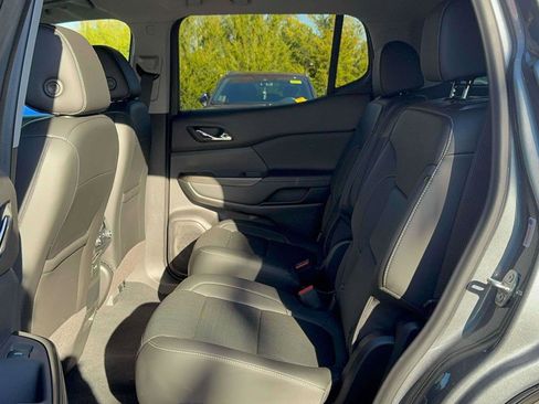 Used 2022 GMC Acadia SLT w/ LPO, Roadside Safety Package image 9