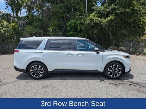 Used 2024 Kia Carnival EX FWD image 3