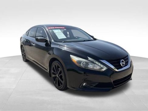 Used 2017 Nissan Altima 2.5 SR w/ Midnight Edition Package FWD image 5
