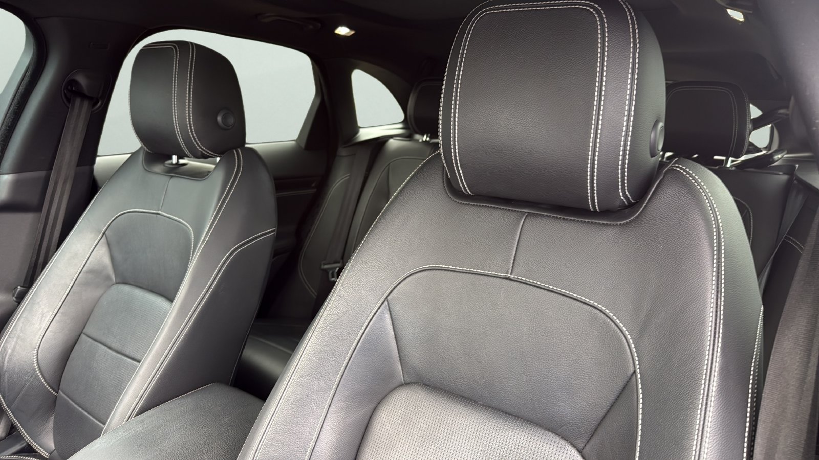 Used 2018 Jaguar F-PACE R-Sport AWD/4WD image 7