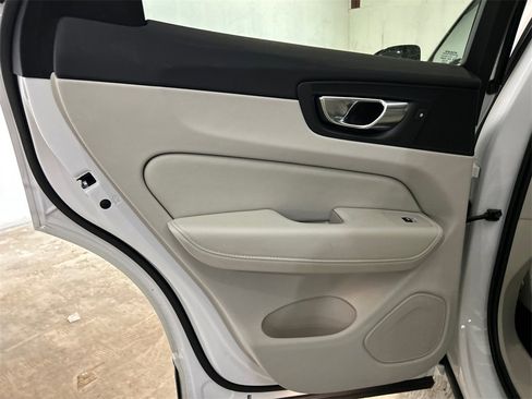 Certified 2023 Volvo XC60 B5 Ultimate w/ Climate Package image 23