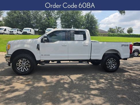 Used 2017 Ford F250 Lariat w/ Lariat Value Package AWD/4WD image 2