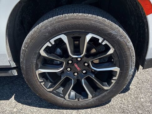Used 2023 GMC Yukon XL Denali w/ Denali Reserve Package AWD/4WD image 17