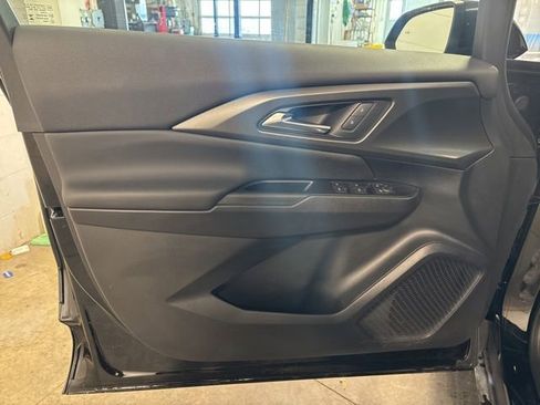 Used 2026 Chevrolet Equinox EV LT FWD image 8