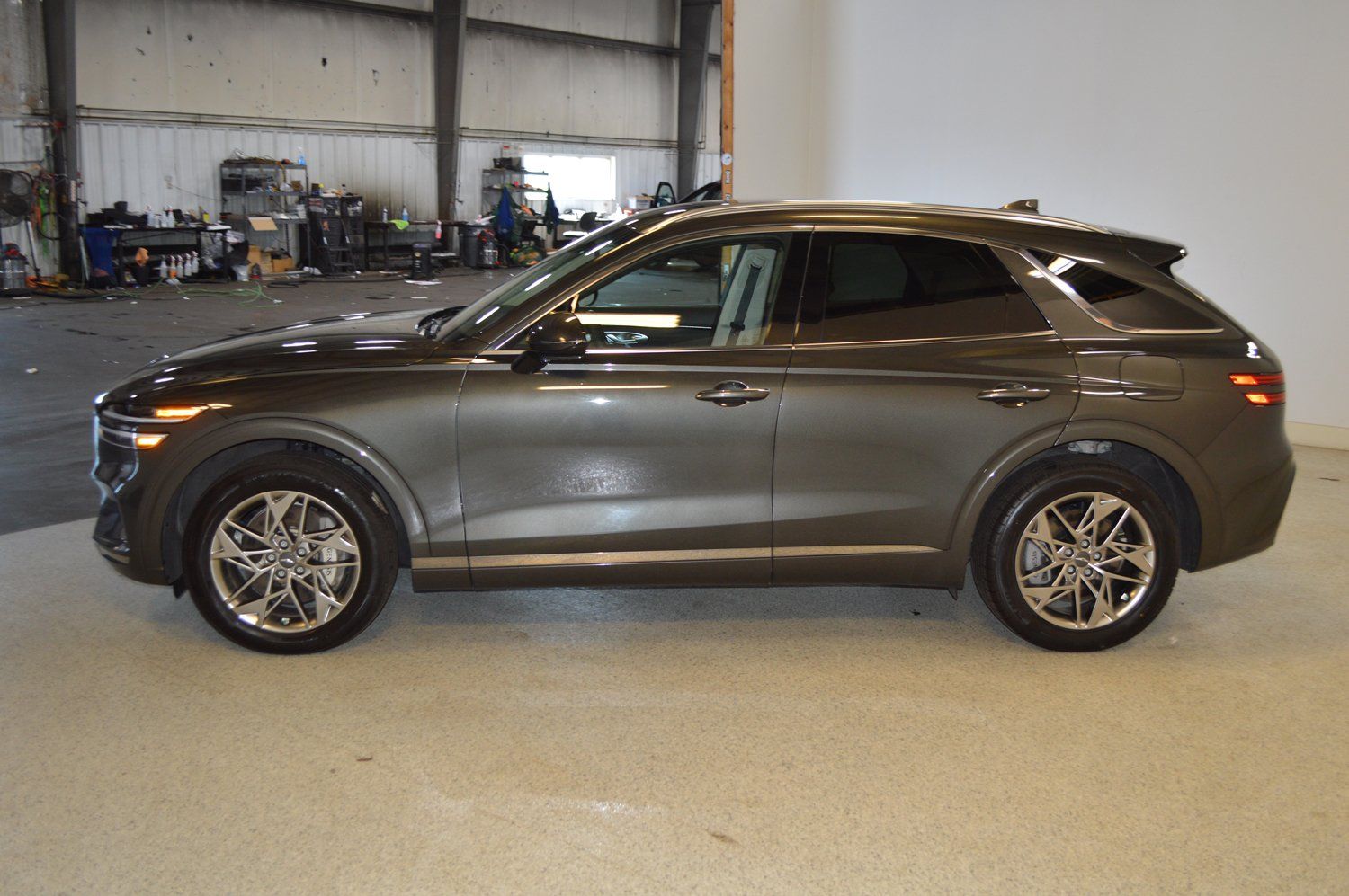 Used 2025 Genesis GV70 2.5T AWD/4WD image 6