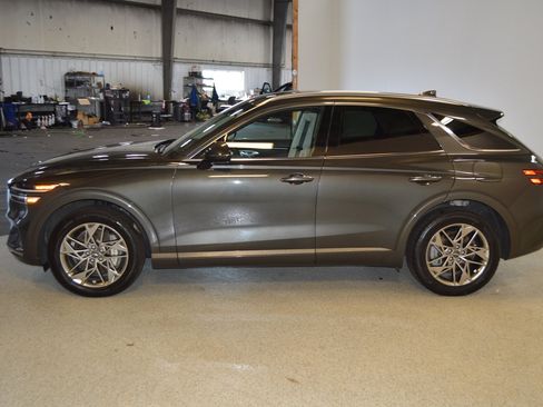 Used 2025 Genesis GV70 2.5T AWD/4WD image 6