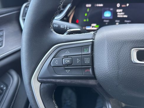 Used 2022 Jeep Grand Cherokee Limited 4xe image 16