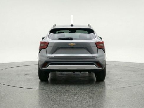 Used 2025 Chevrolet Trax LT w/ LT Convenience Package image 7