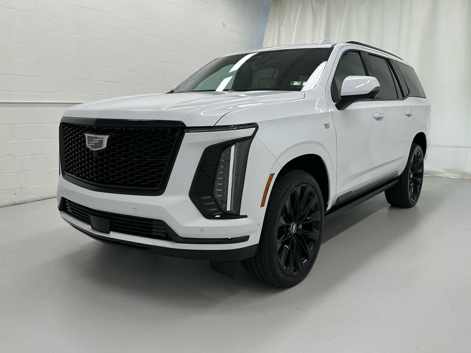 Used 2026 Cadillac Escalade Platinum Sport w/ LPO, ONYX Package AWD/4WD image 4