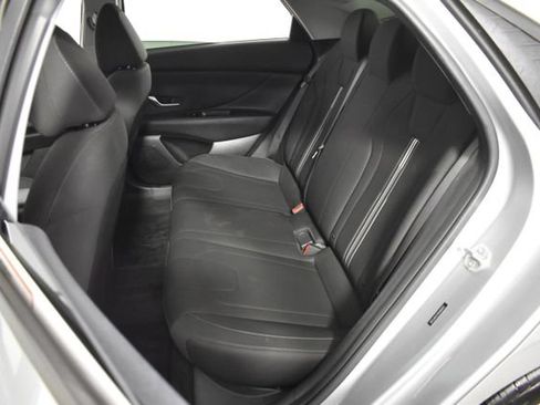 Used 2022 Hyundai Elantra SEL w/ Preferred Accessory Package FWD image 28