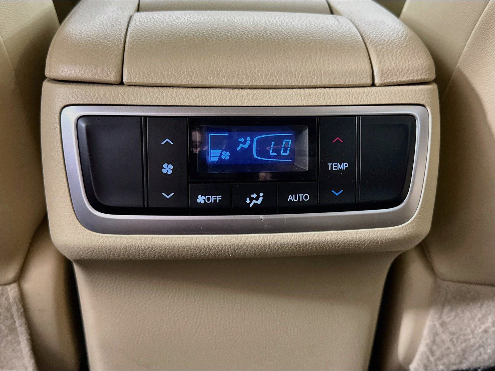 Used 2019 Toyota Highlander XLE AWD/4WD image 27