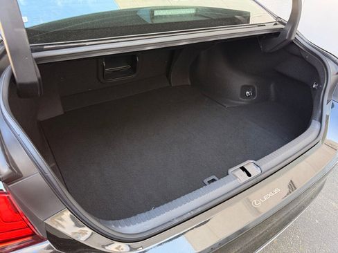 Certified 2025 Lexus ES 300h w/ Premium Package image 12