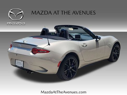 Used 2023 MAZDA MX-5 Miata Club RWD image 4