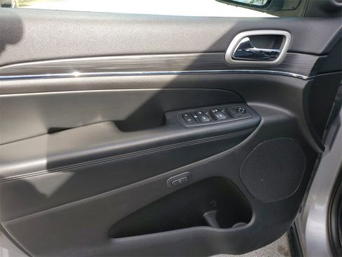 Used 2019 Jeep Grand Cherokee Limited image 19