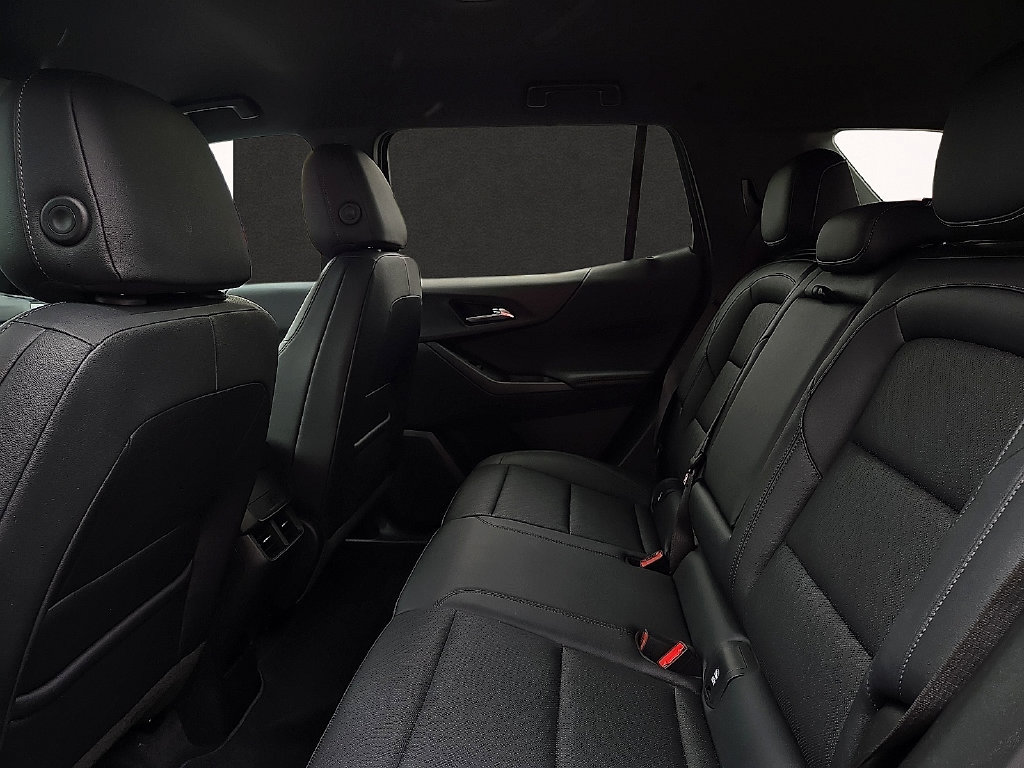 Used 2026 Chevrolet Equinox LT w/ Convenience Package II FWD image 9