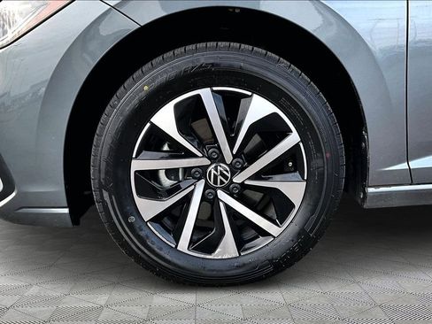 Used 2025 Volkswagen Jetta S image 9