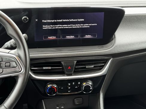 Used 2024 Buick Encore GX Sport Touring image 17