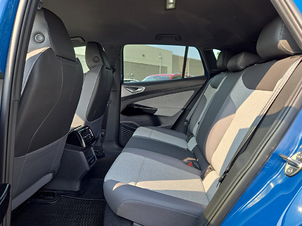 Certified 2025 Volkswagen ID.4 Pro AWD/4WD image 10
