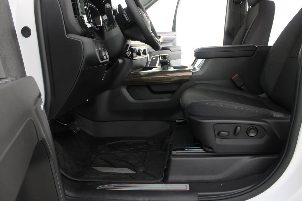 New 2026 Chevrolet Silverado 1500 RST w/ Redline Edition AWD/4WD image 16