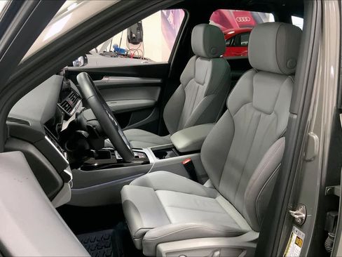Certified 2025 Audi Q5 2.0T Premium w/ Convenience Plus Package image 10