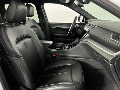 Certified 2024 Jeep Grand Cherokee Limited image 33